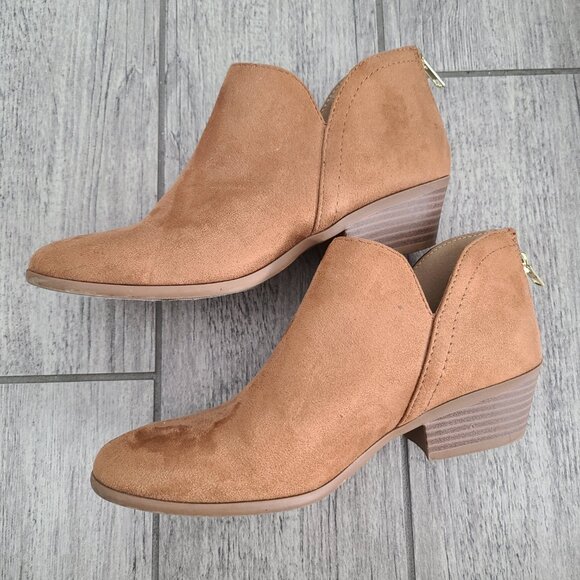 Soda women's brown suede ankle booties size 7 - Picture 10 of 13